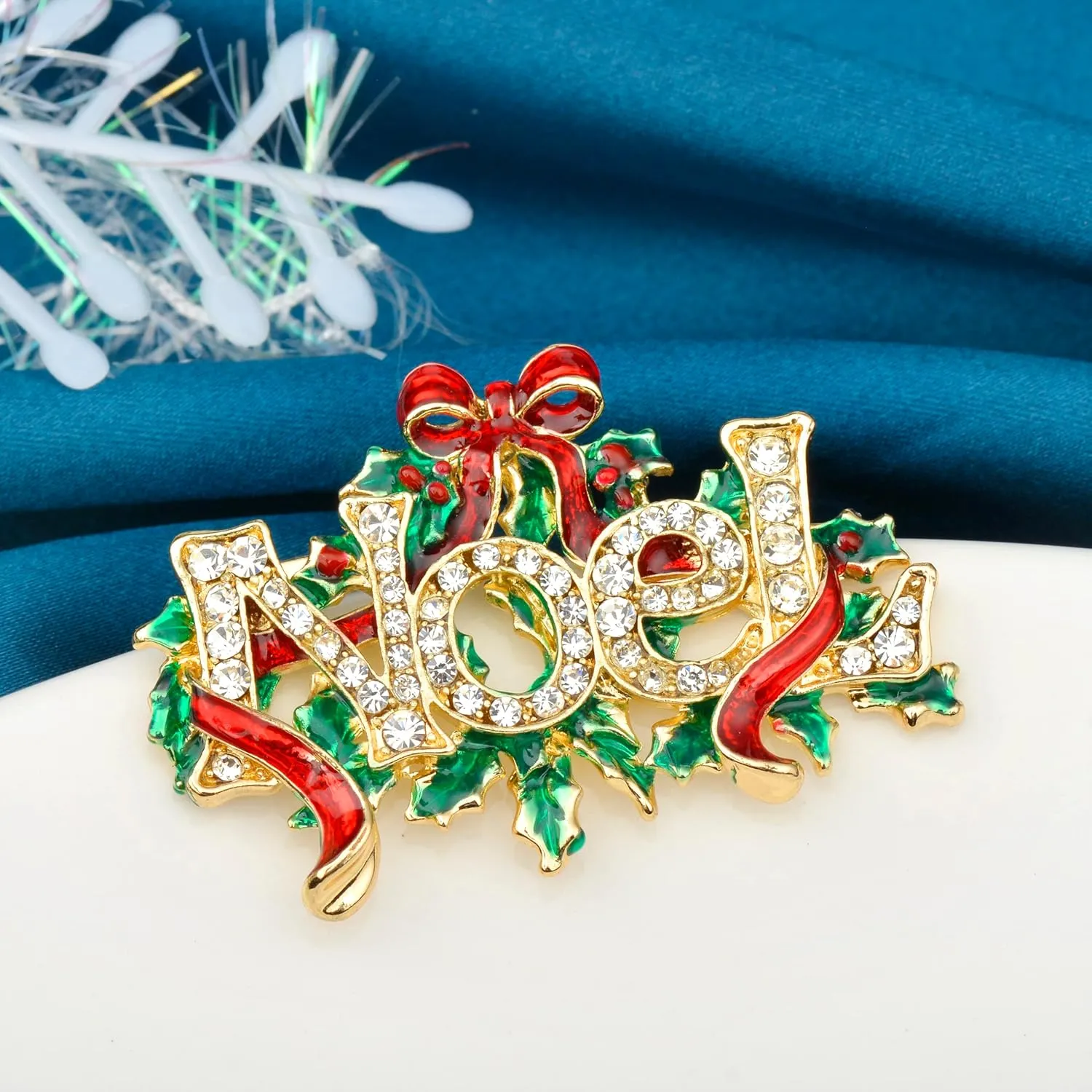 Christmas Brooch Pin for Women Girls Crystal Rhinestone Brooches and Pins Colorful Enamel Cute Deer Cat Bird Snowflake Bells Brooch Pins Fashion Christmas Jewelry Holiday Gifts