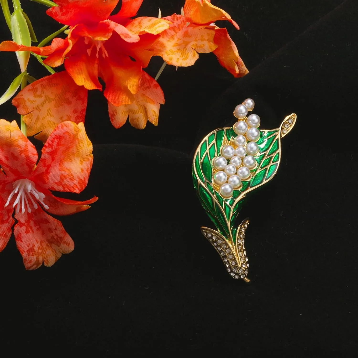 Mother's Day Gift Calla Lily Brooch Rhinestone Crystal Flower Brooches Calla Lily Lapel Pins for Women Elegant Dress Accessories