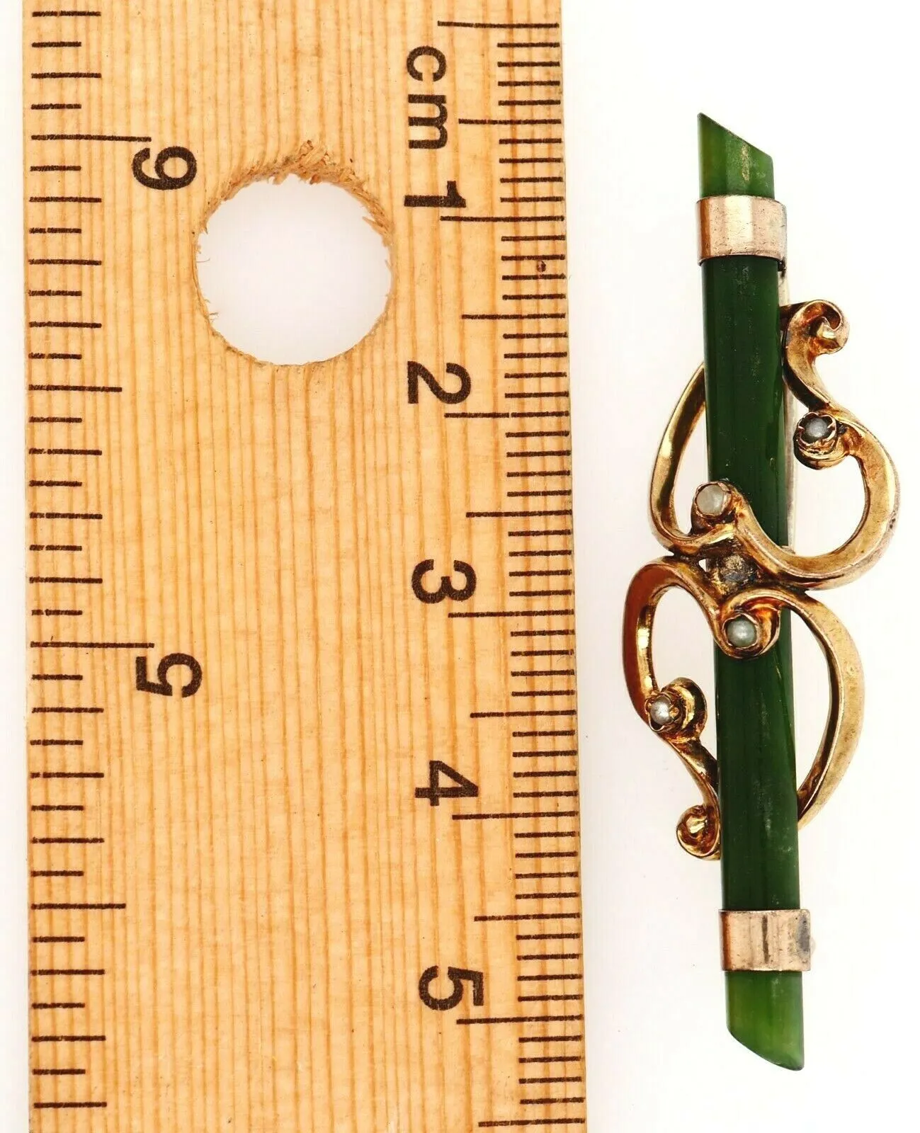 Nephrite & Seed Pearl 9ct Yellow Gold Bar Brooch