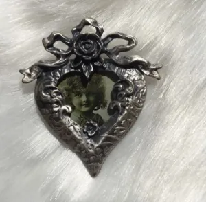 Silver Pretty Heart Vintage Brooch Pin. Silver plated