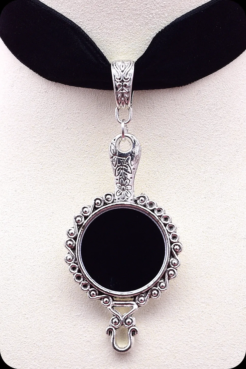 The LOOKING GLASS Antique Silver Black Choker